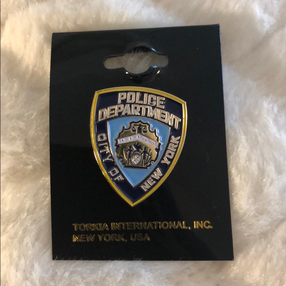 9/11 Tribute New York lapel pin Touching memento